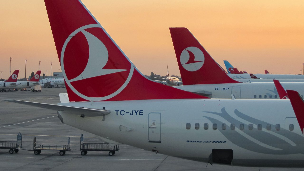 Easyjet e Turkish Airlines cancelaram a maioria dos voos na Europa