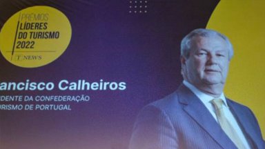 Francisco Calheiros recebe Prémio Líder Turismo 2022 TNews